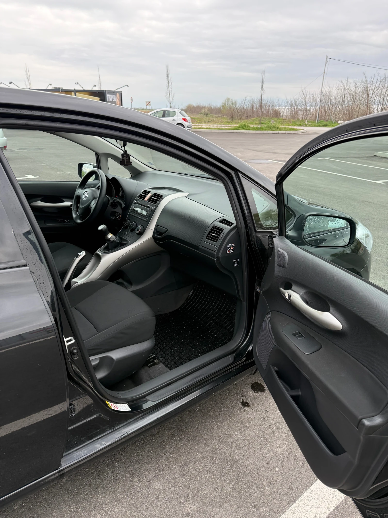 Toyota Auris 1.4 D4D, снимка 8 - Автомобили и джипове - 54005152