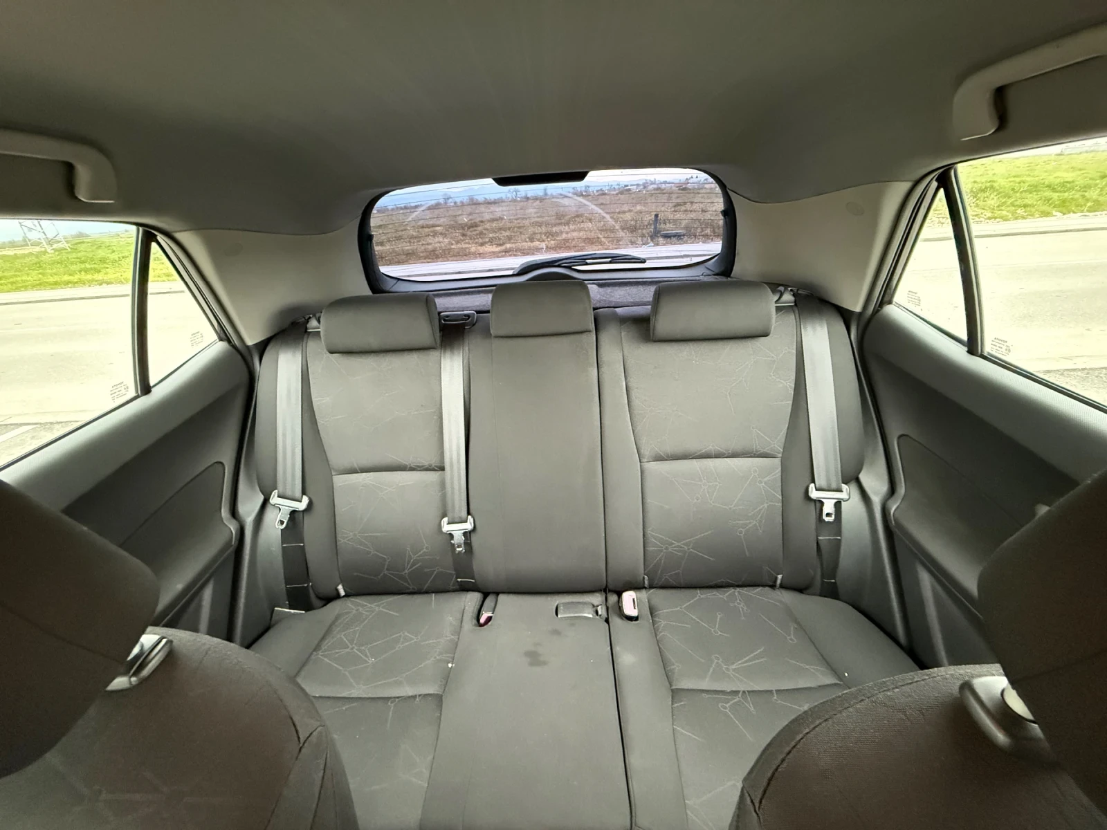 Toyota Auris 1.4 D4D, снимка 10 - Автомобили и джипове - 54005152