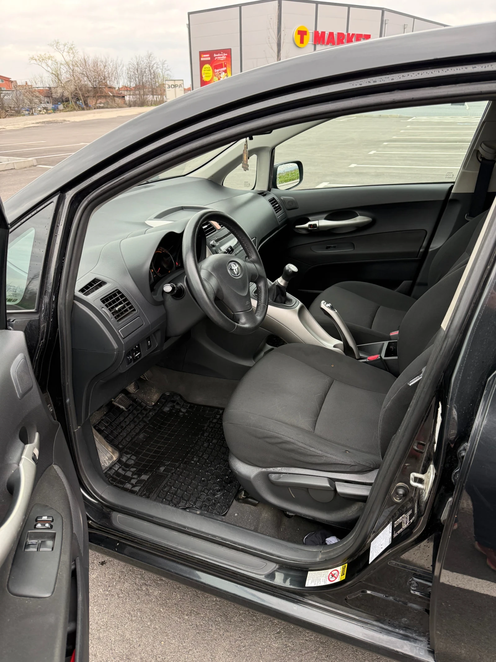 Toyota Auris 1.4 D4D, снимка 5 - Автомобили и джипове - 54005152