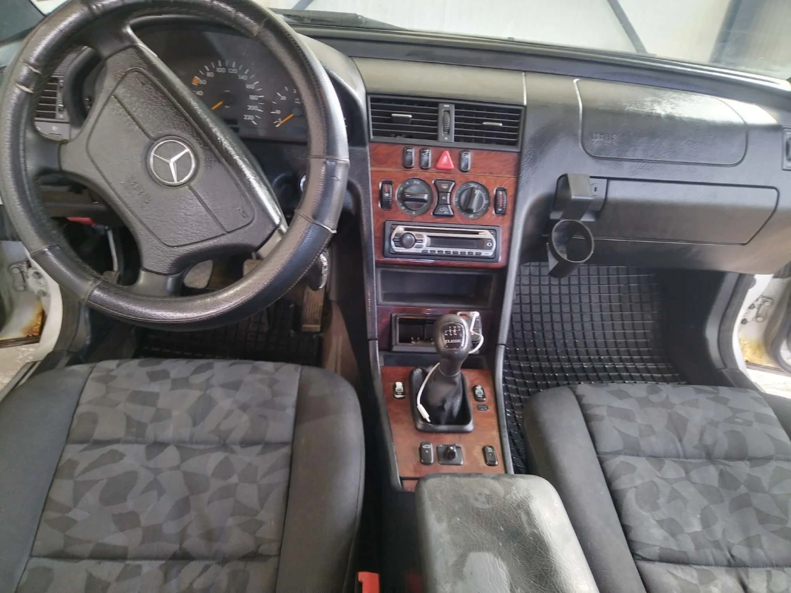 Mercedes-Benz 220, снимка 4 - Автомобили и джипове - 54173322