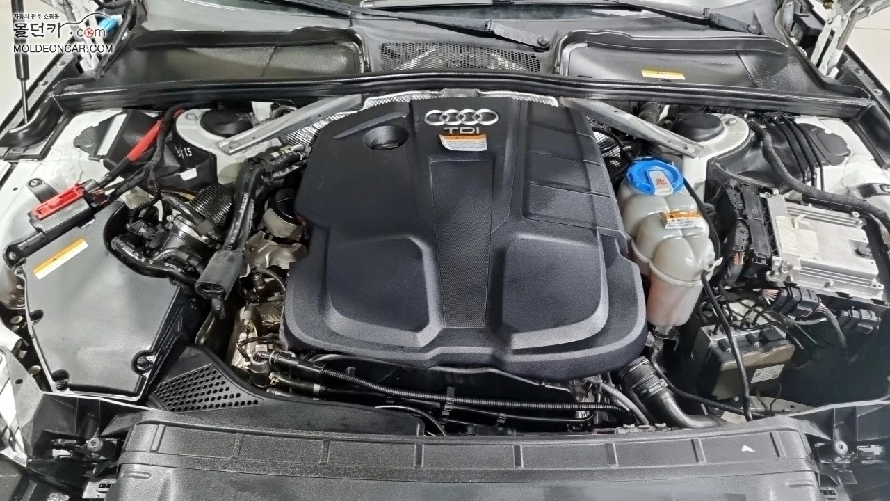 Audi A4 30 TDI Premium | Панорама | Кожен салон | , снимка 5 - Автомобили и джипове - 54961939