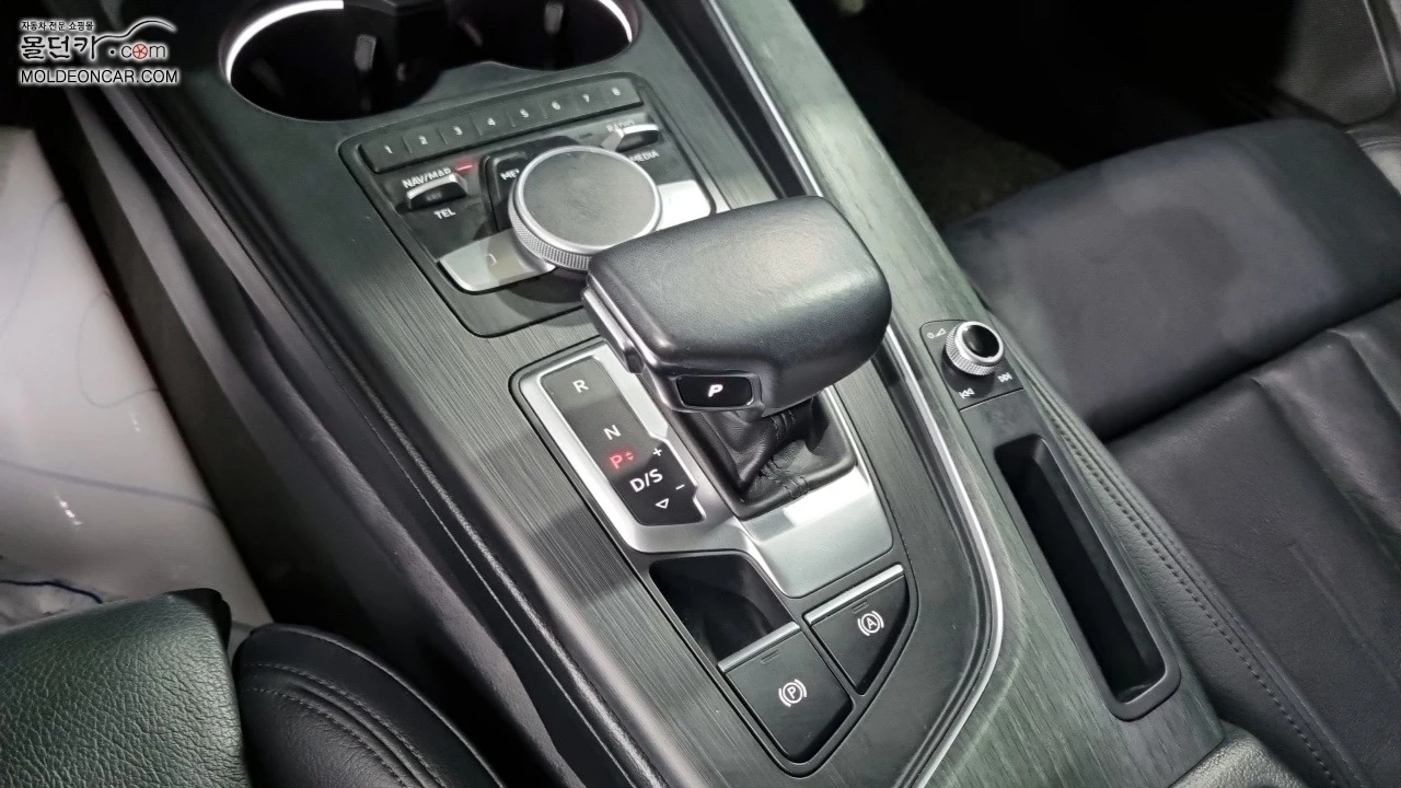Audi A4 30 TDI Premium | Панорама | Кожен салон | , снимка 12 - Автомобили и джипове - 54961939