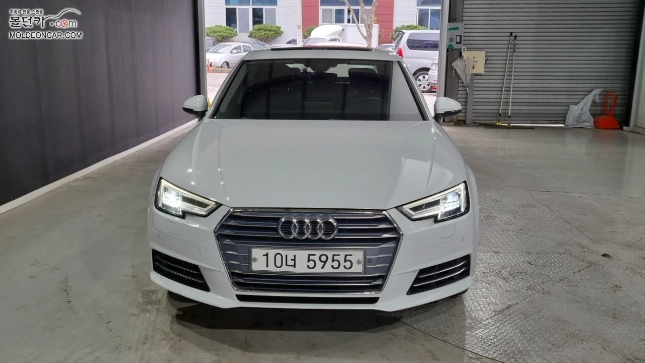 Audi A4 30 TDI Premium | Панорама | Кожен салон | , снимка 3 - Автомобили и джипове - 54961939
