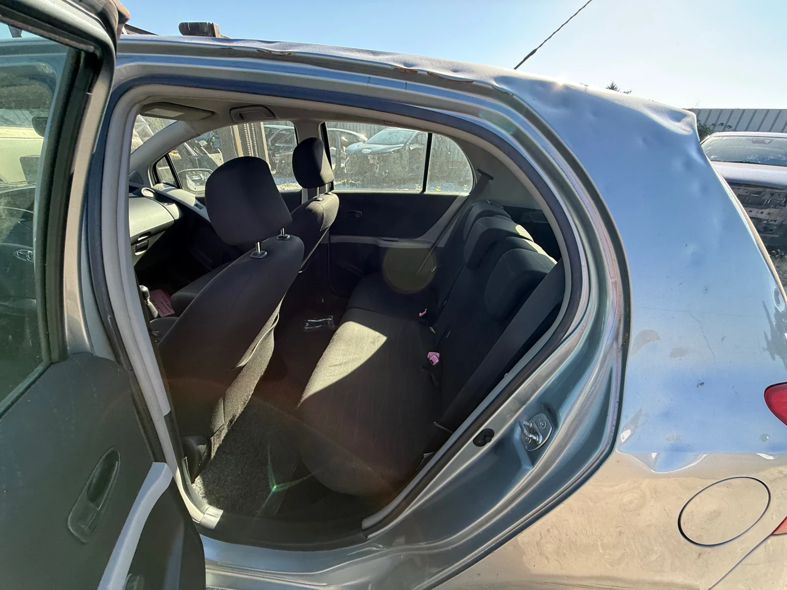 Toyota Yaris 1.0 VVT-i 69кс, снимка 8 - Автомобили и джипове - 55080901
