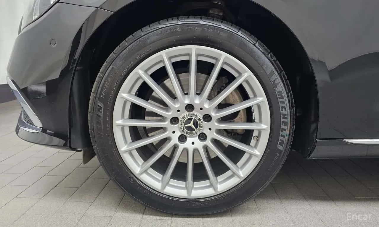Mercedes-Benz E 220 4MATIC Exclusive | АВТОФИНАНСИРАНЕ, снимка 5 - Автомобили и джипове - 55588830