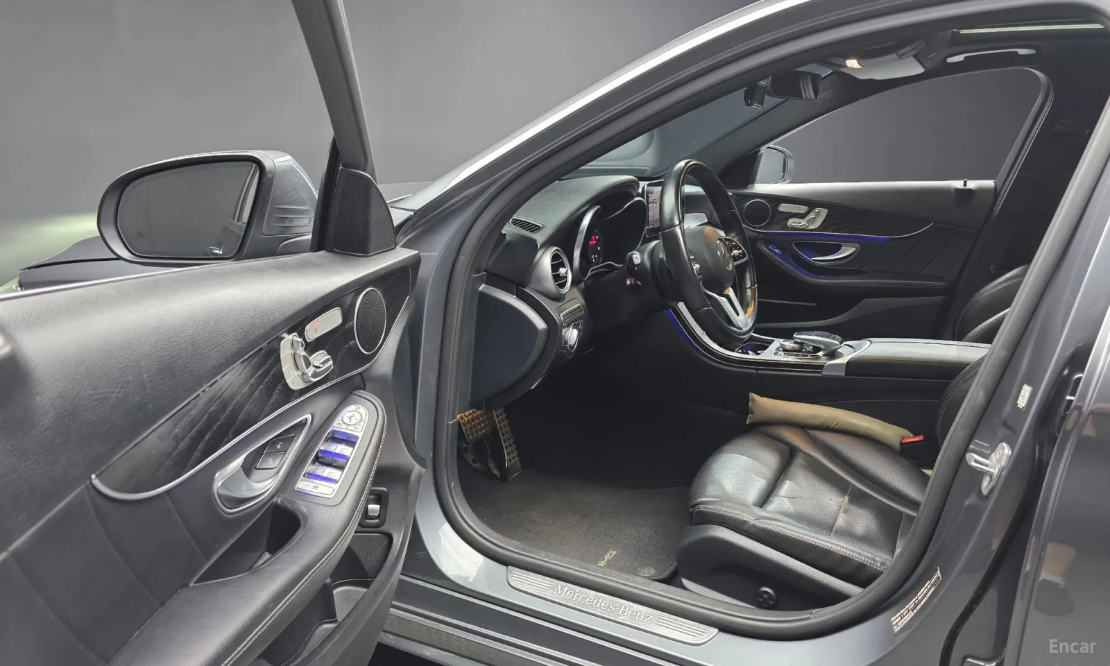 Mercedes-Benz C 220 4MATIC\AMG Line\TOP CENA, снимка 10 - Автомобили и джипове - 56185617