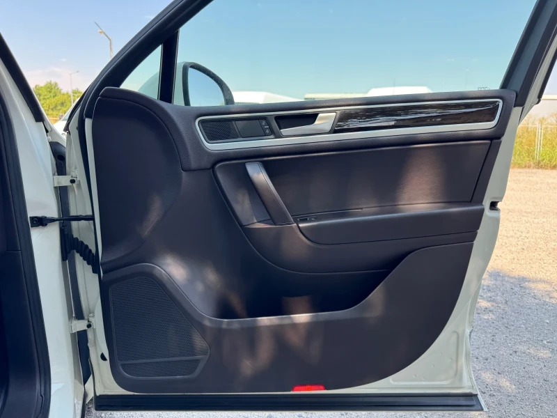 VW Touareg 3.0TDI 240к.с , снимка 9 - Автомобили и джипове - 51246255