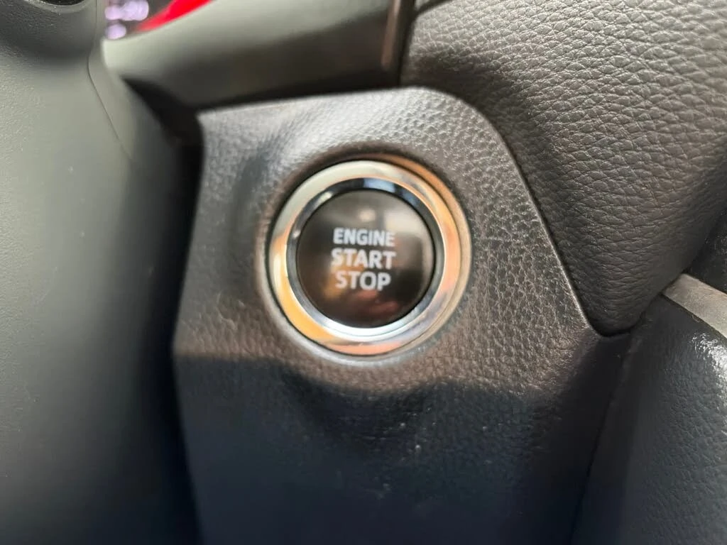 Toyota Rav4 XLE * АвтоКредит* (ЦЕНА ДО БГ), снимка 12 - Автомобили и джипове - 54085342