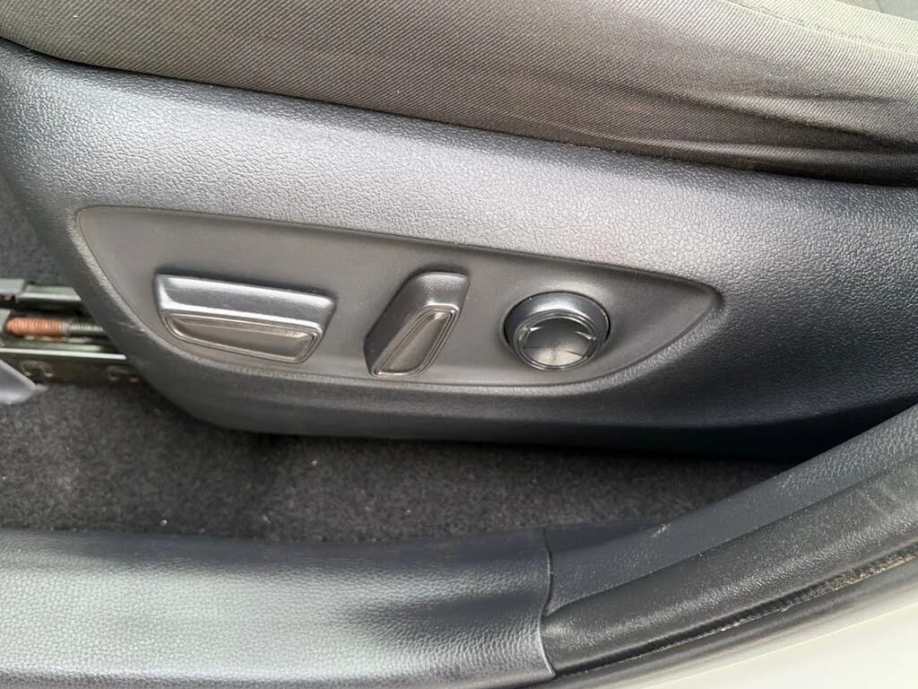 Toyota Rav4 XLE * АвтоКредит* (ЦЕНА ДО БГ), снимка 8 - Автомобили и джипове - 54085342