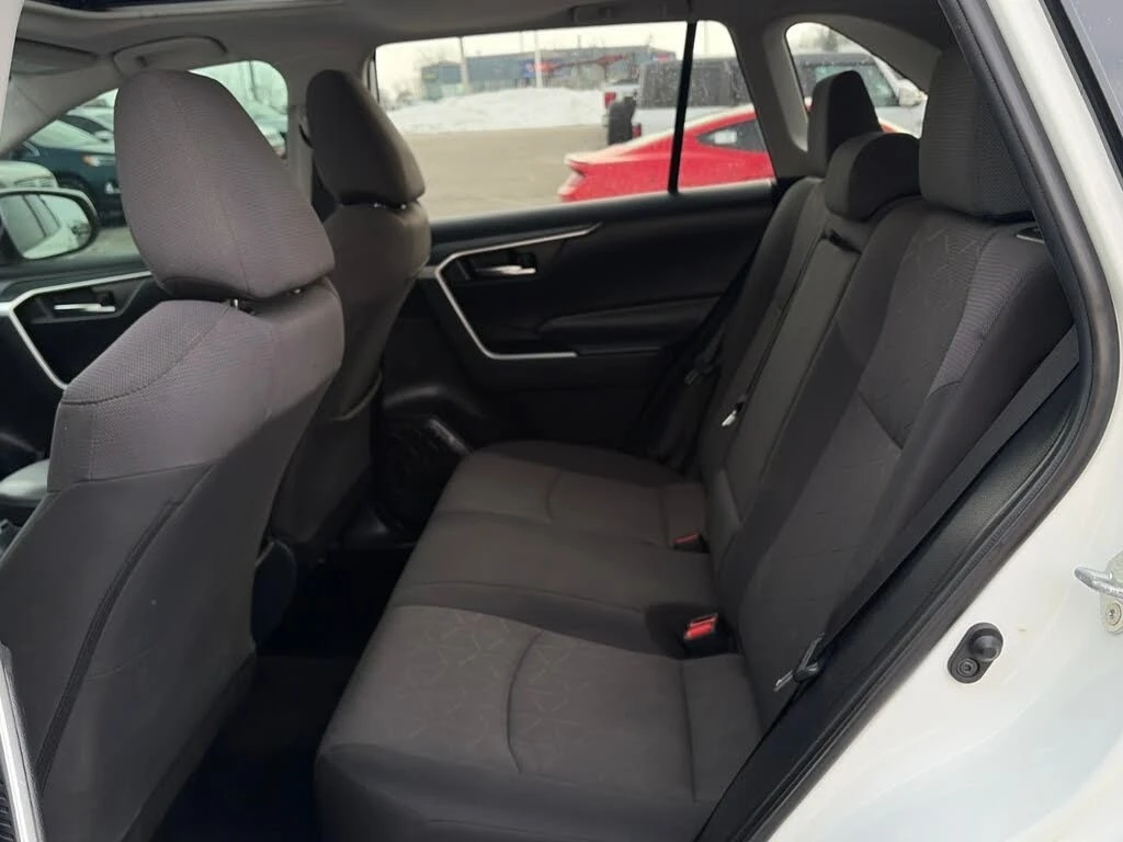 Toyota Rav4 XLE * АвтоКредит* (ЦЕНА ДО БГ), снимка 15 - Автомобили и джипове - 54085342