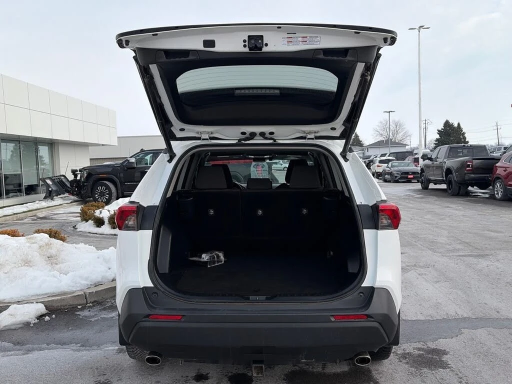 Toyota Rav4 XLE * АвтоКредит* (ЦЕНА ДО БГ), снимка 5 - Автомобили и джипове - 54085342