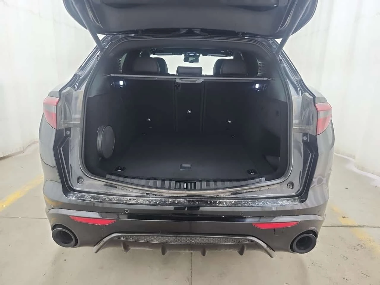 Alfa Romeo Stelvio * ESTREMA * DISTRONIC* ПАНОРАМА* CARBON PACK* , снимка 14 - Автомобили и джипове - 54257100