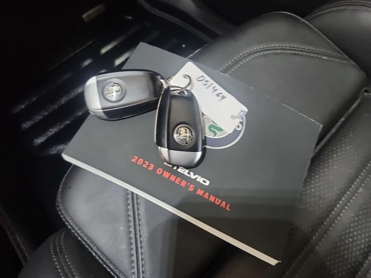 Alfa Romeo Stelvio * ESTREMA * DISTRONIC* ПАНОРАМА* CARBON PACK* , снимка 8 - Автомобили и джипове - 54257100