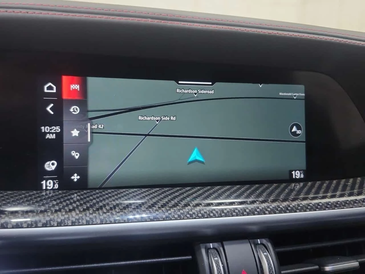 Alfa Romeo Stelvio * ESTREMA * DISTRONIC* ПАНОРАМА* CARBON PACK* , снимка 11 - Автомобили и джипове - 54257100