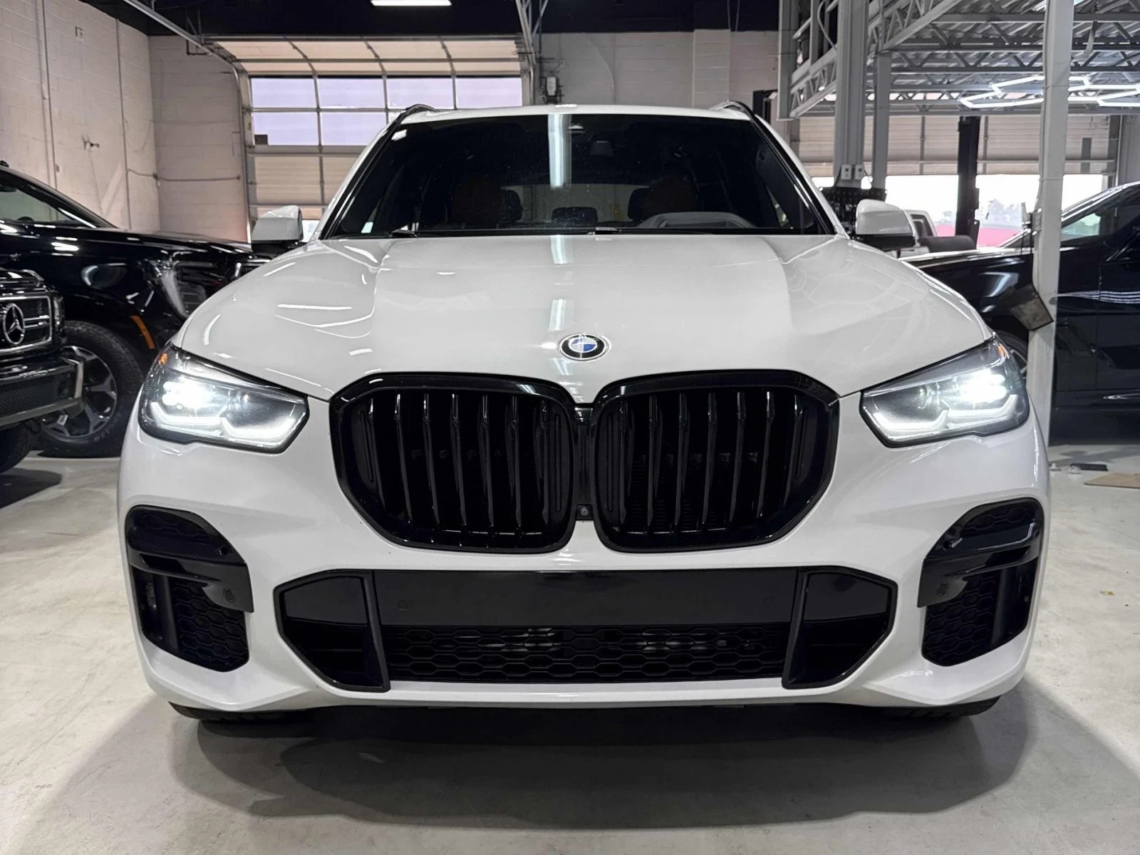 BMW X5 M-pack* 360* Keyless* HUD* Пано, снимка 2 - Автомобили и джипове - 56089199