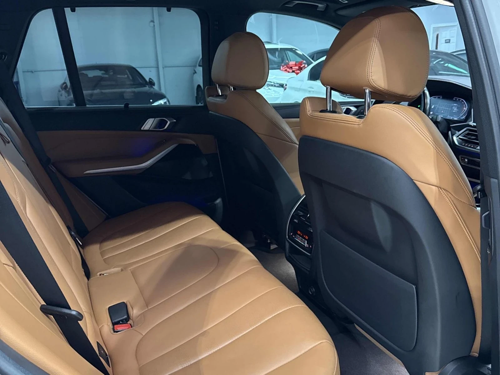 BMW X5 M-pack* 360* Keyless* HUD* Пано, снимка 11 - Автомобили и джипове - 56089199
