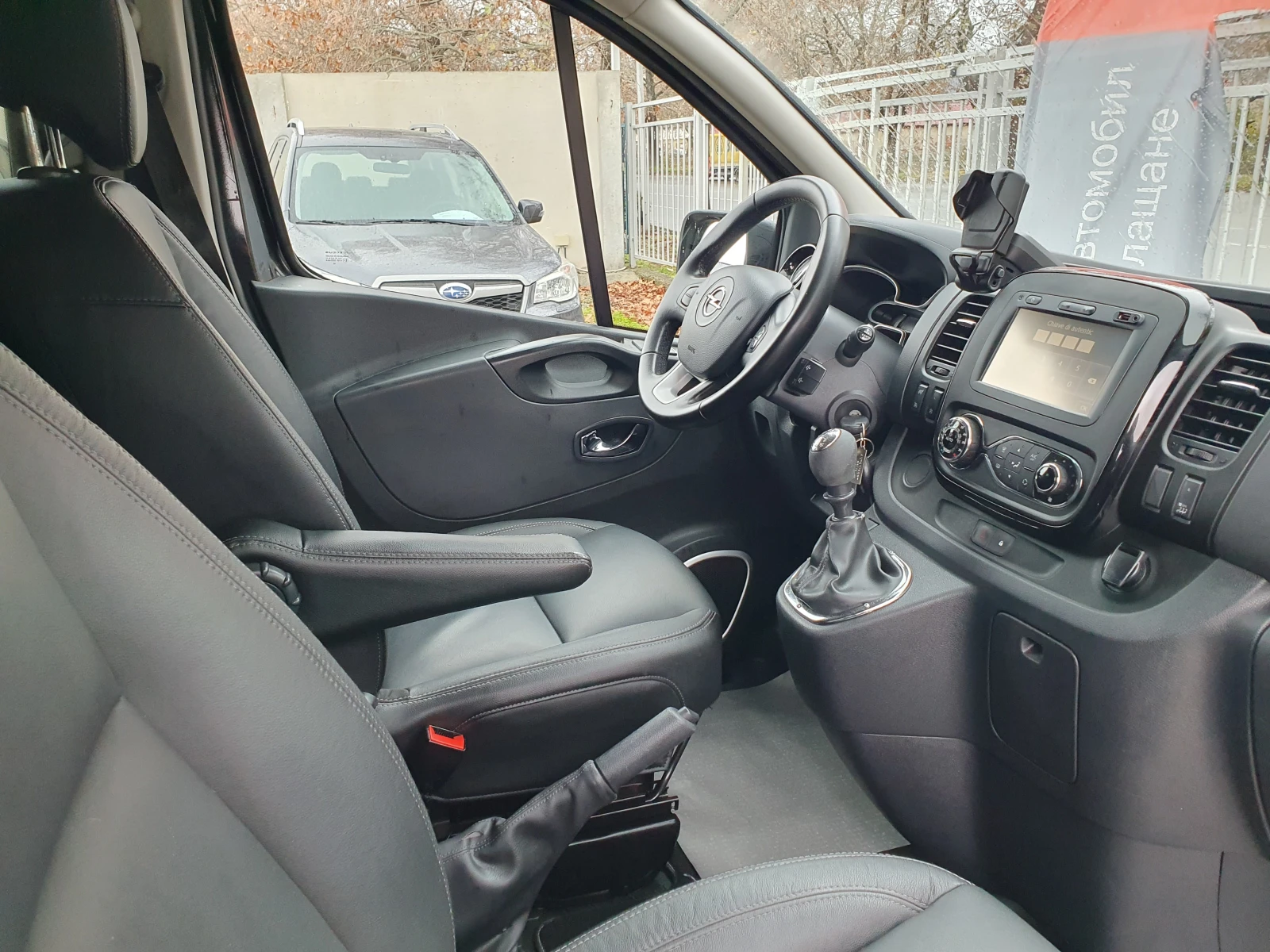 Opel Vivaro 8 MECTA, снимка 15 - Бусове и автобуси - 53744822