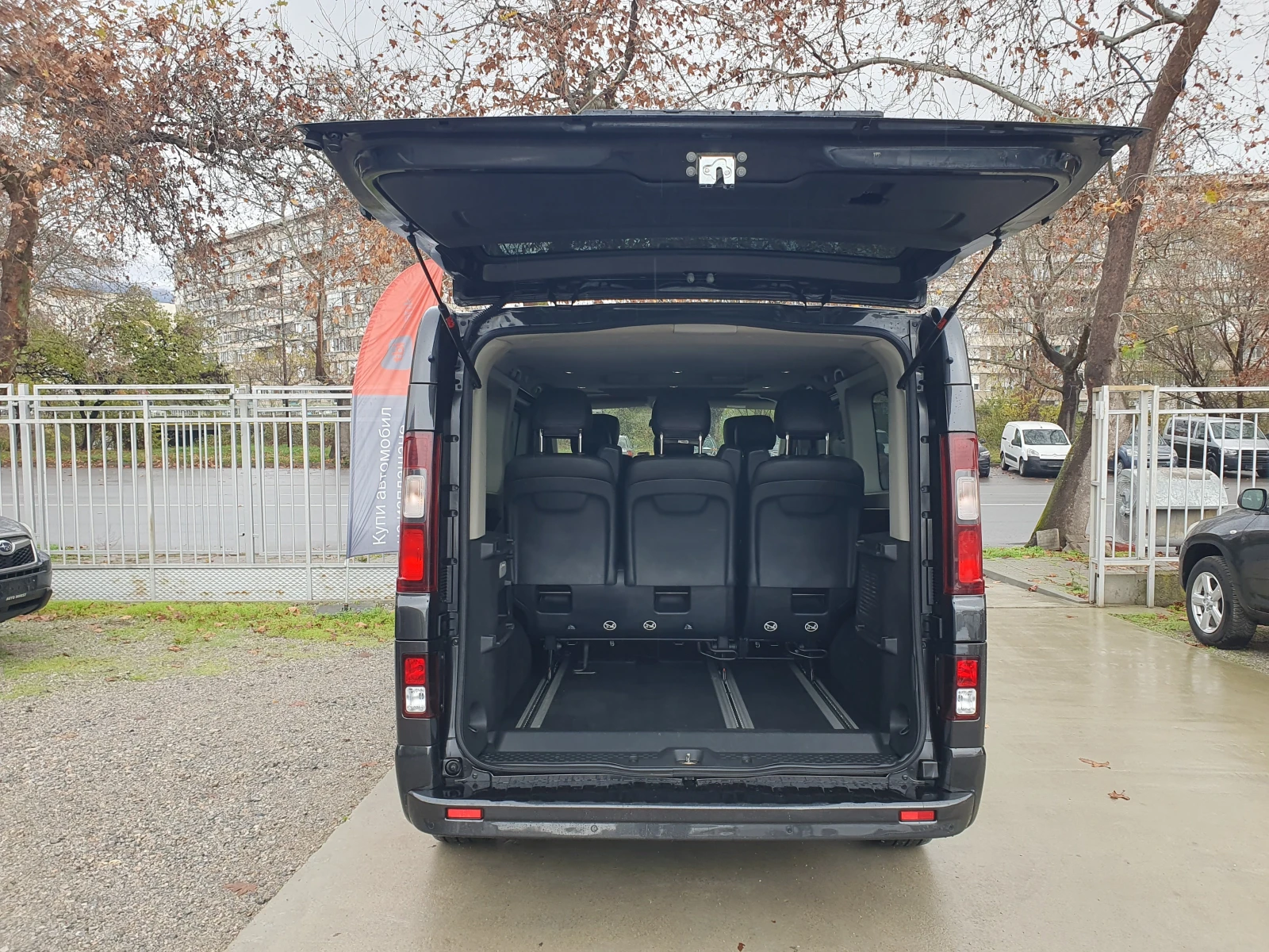 Opel Vivaro 8 MECTA, снимка 16 - Бусове и автобуси - 53744822