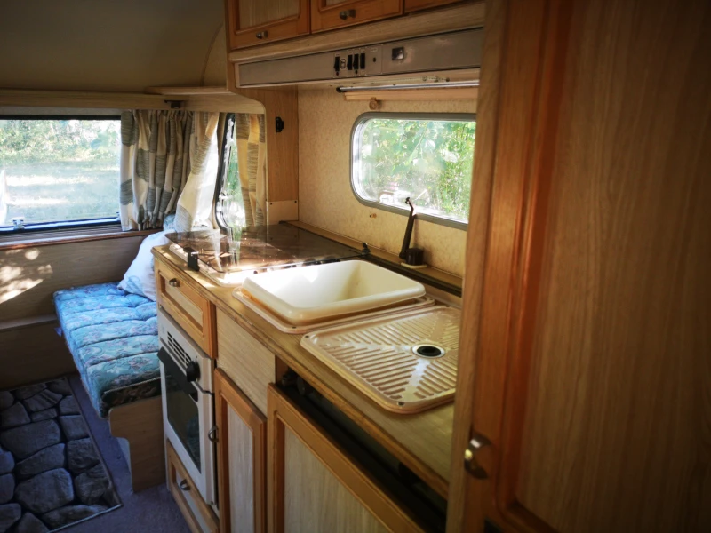 Каравана Eldis pioner, снимка 6 - Каравани и кемпери - 52971170