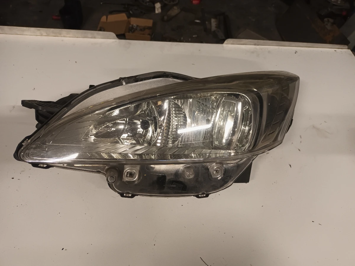 фар ляв Пежо 508 1.6 ХДИ комби