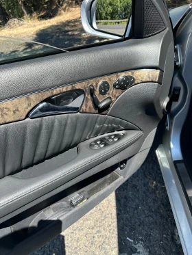 Mercedes-Benz E 320, снимка 9