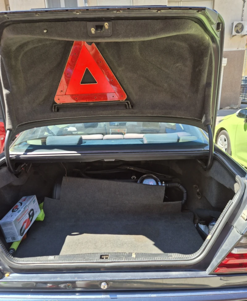 Mercedes-Benz E 200, снимка 16 - Автомобили и джипове - 52555227