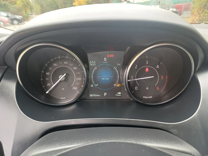 Jaguar E-pace 2.0 D150 AWD, снимка 10 - Автомобили и джипове - 51936011