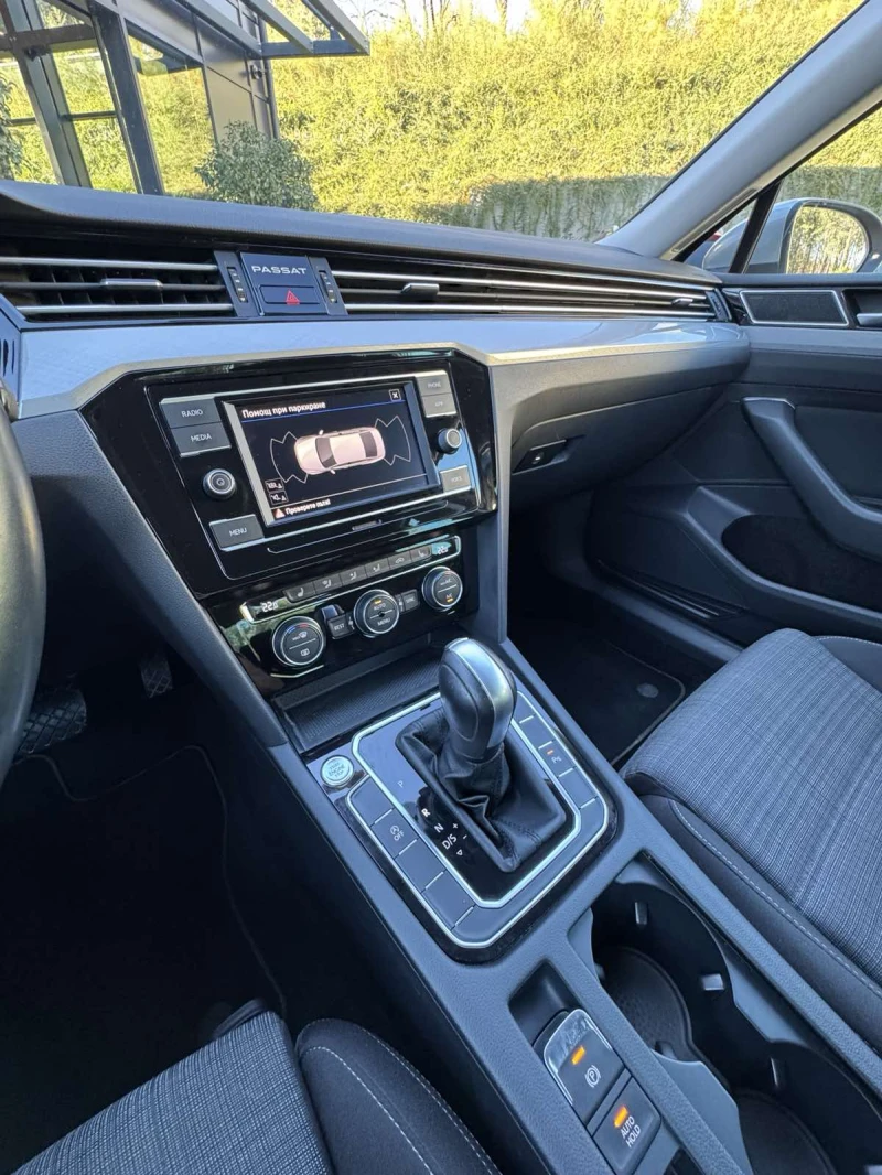 VW Passat, снимка 15 - Автомобили и джипове - 52237942