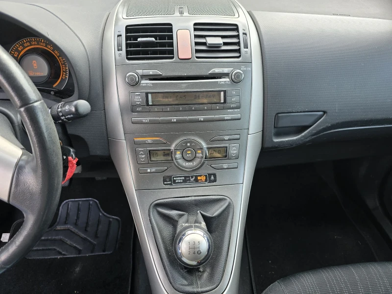 Toyota Auris 1.4БЕНЗИН/97КС/КЛИМАТРОНИК/5 ВРАТИ, снимка 15 - Автомобили и джипове - 52268212