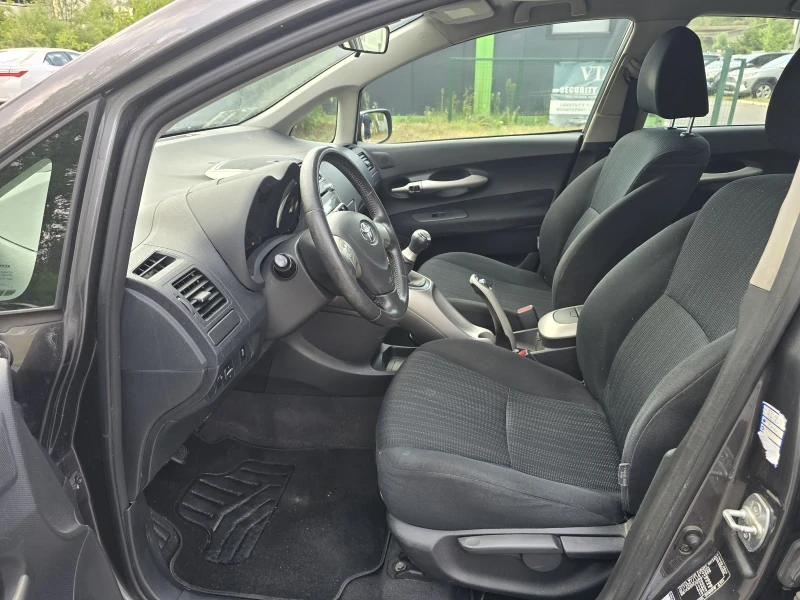 Toyota Auris 1.4БЕНЗИН/97КС/КЛИМАТРОНИК/5 ВРАТИ, снимка 9 - Автомобили и джипове - 52268212