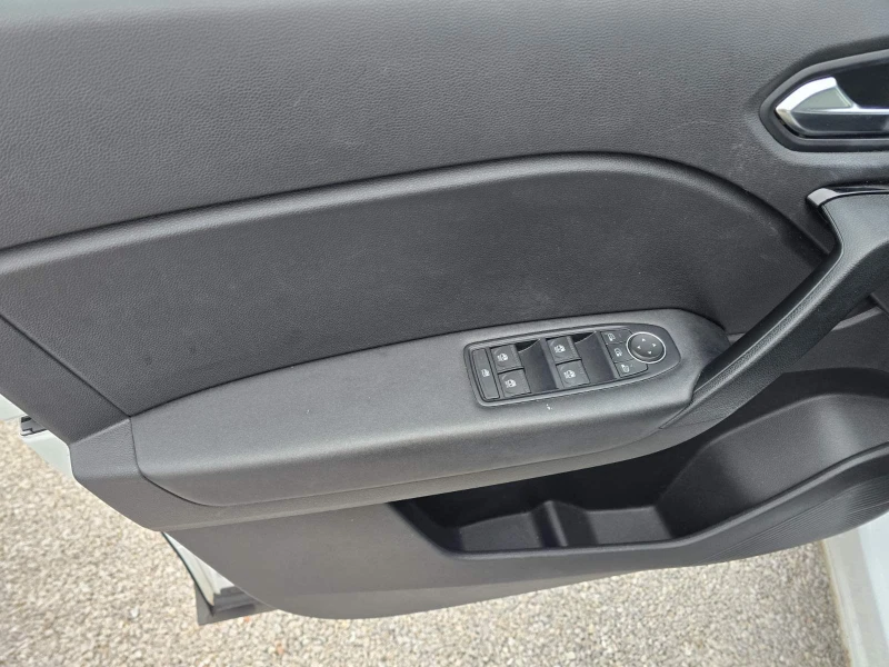 Renault Captur 1.5 dCi, снимка 9 - Автомобили и джипове - 53181604