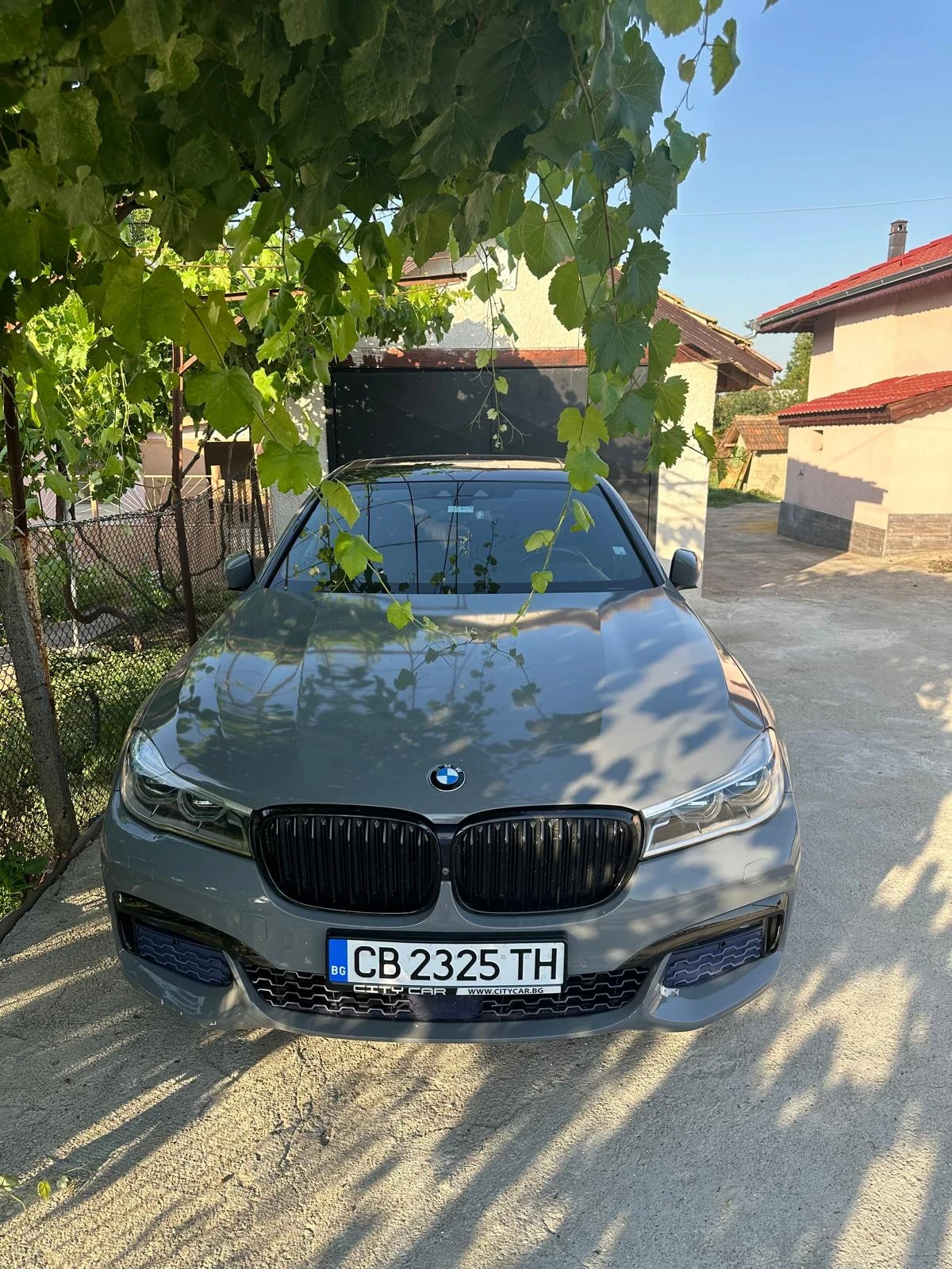 BMW 750  - изображение 9