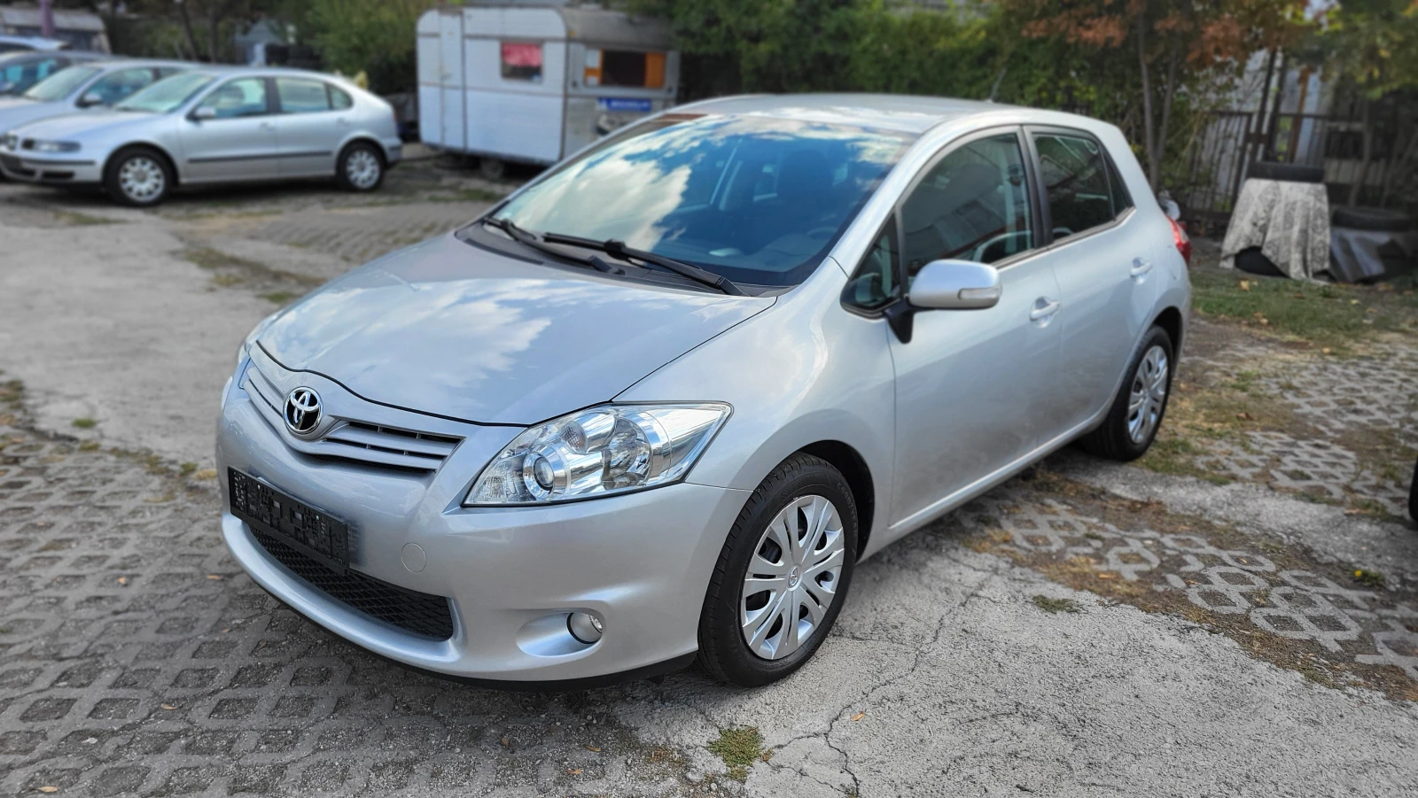Toyota Auris 1.6i - изображение 2
