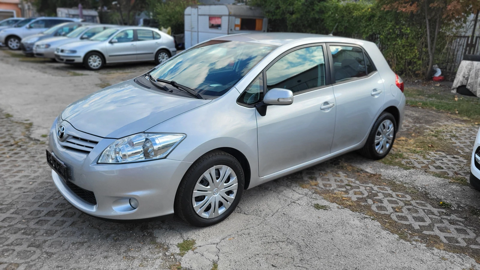 Toyota Auris 1.6i - изображение 4