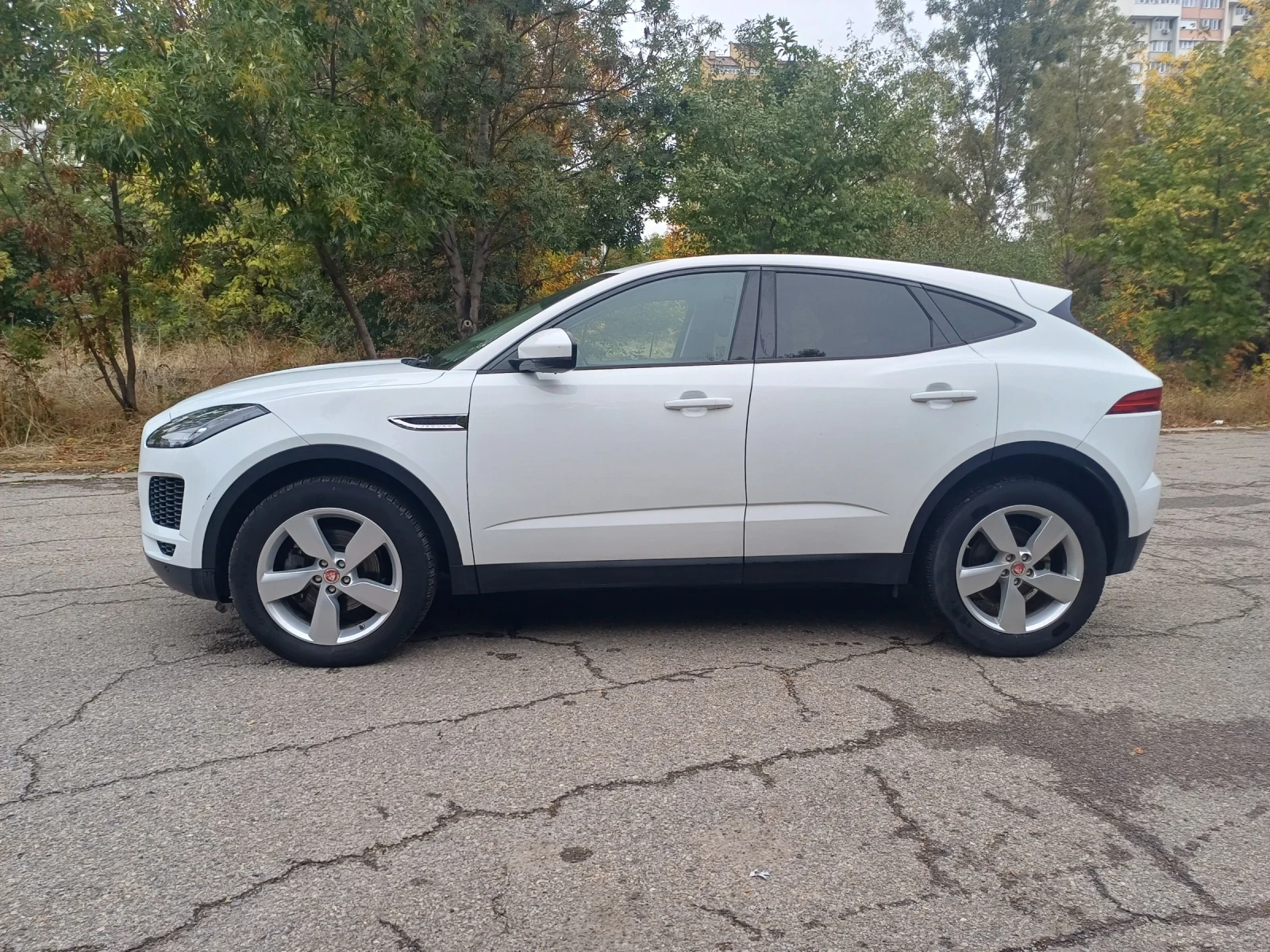 Jaguar E-pace 2.0 D150 AWD - изображение 8