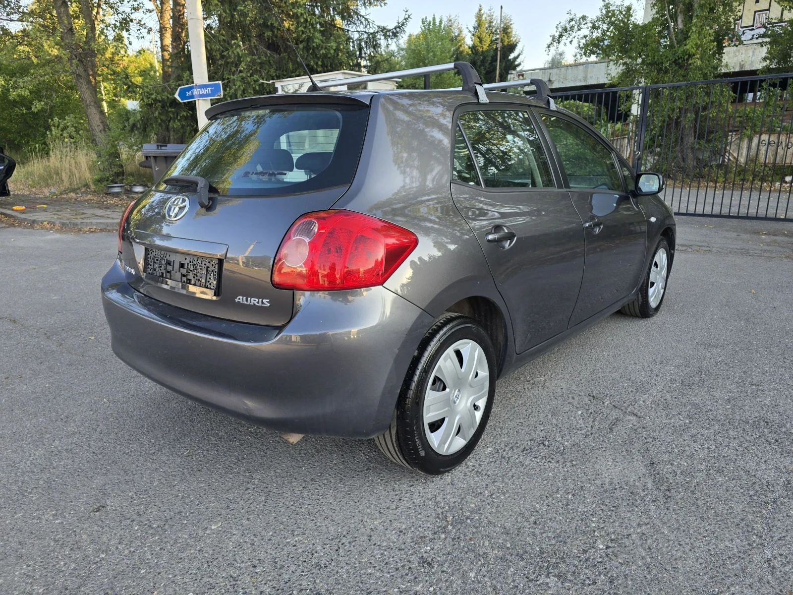 Toyota Auris 1.4БЕНЗИН/97КС/КЛИМАТРОНИК/5 ВРАТИ - изображение 4