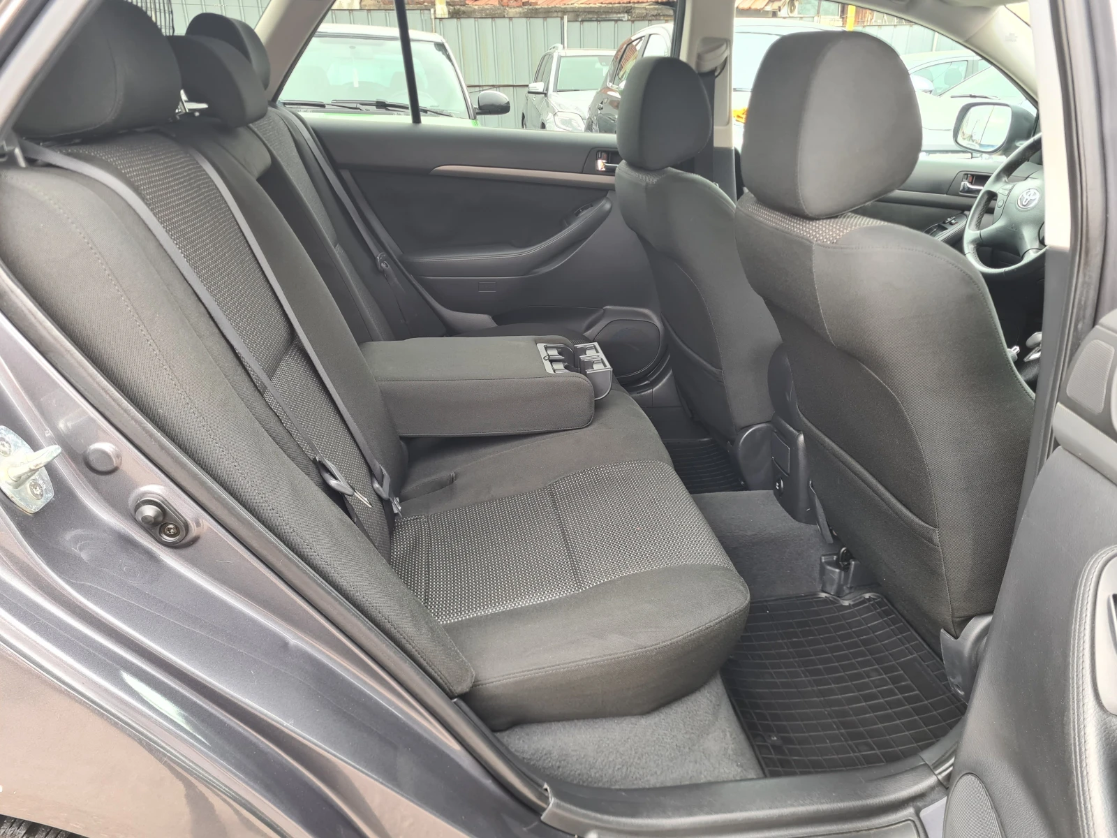 Toyota Avensis 2.2D4D-150kc.-SOL-ЛИЗИНГ, снимка 12 - Автомобили и джипове - 53888467