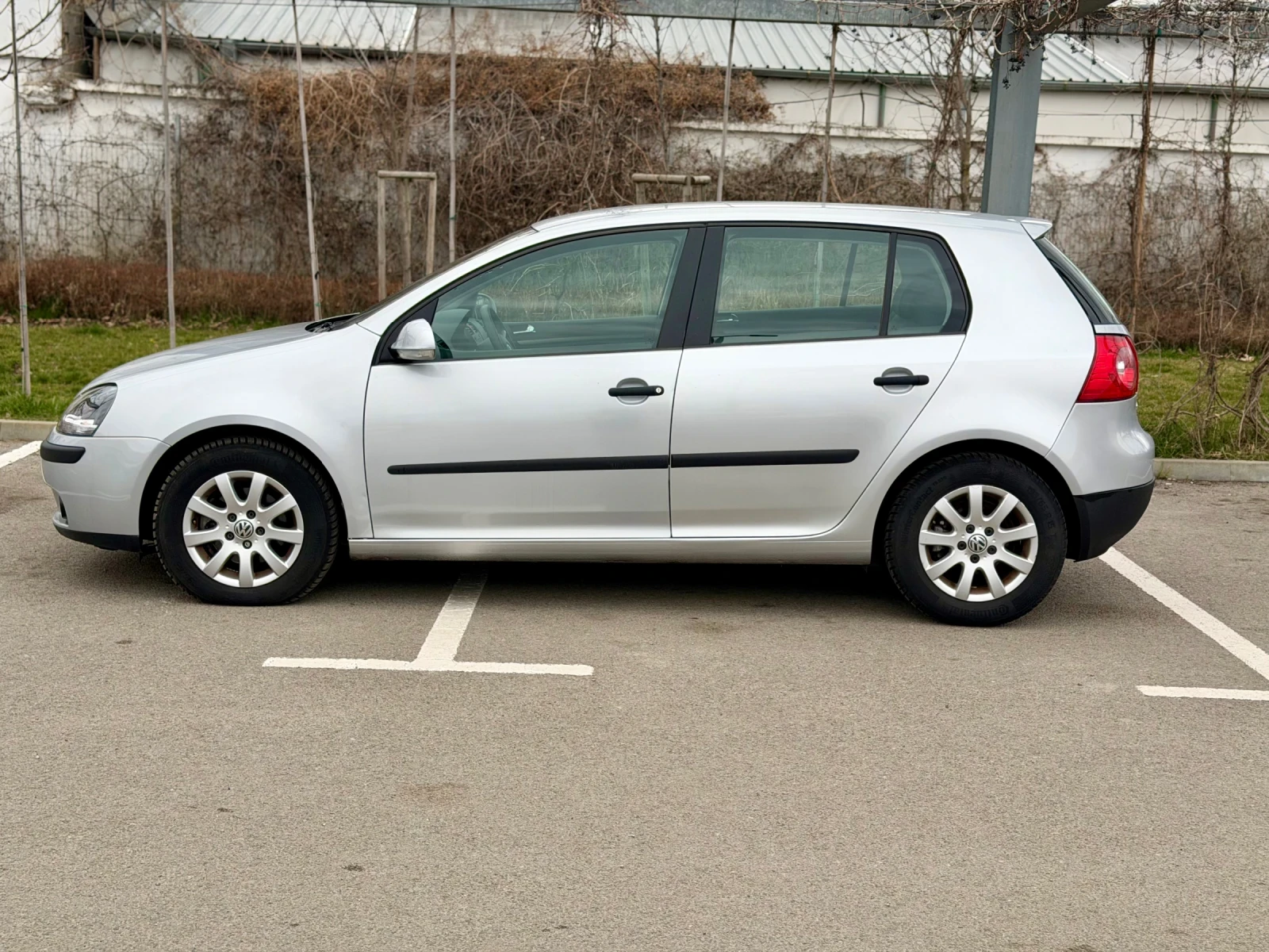 VW Golf V 1.6 102к.с, снимка 4 - Автомобили и джипове - 53916366