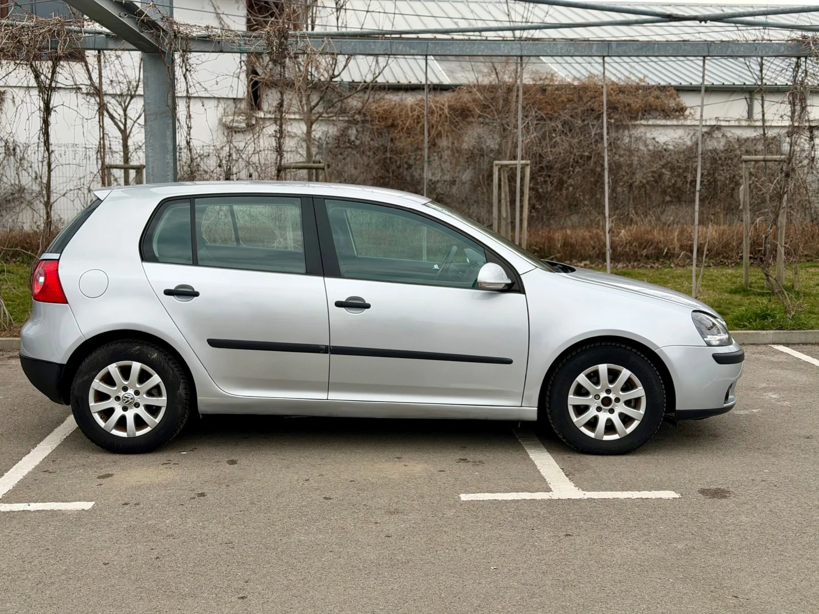 VW Golf V 1.6 102к.с, снимка 5 - Автомобили и джипове - 53916366