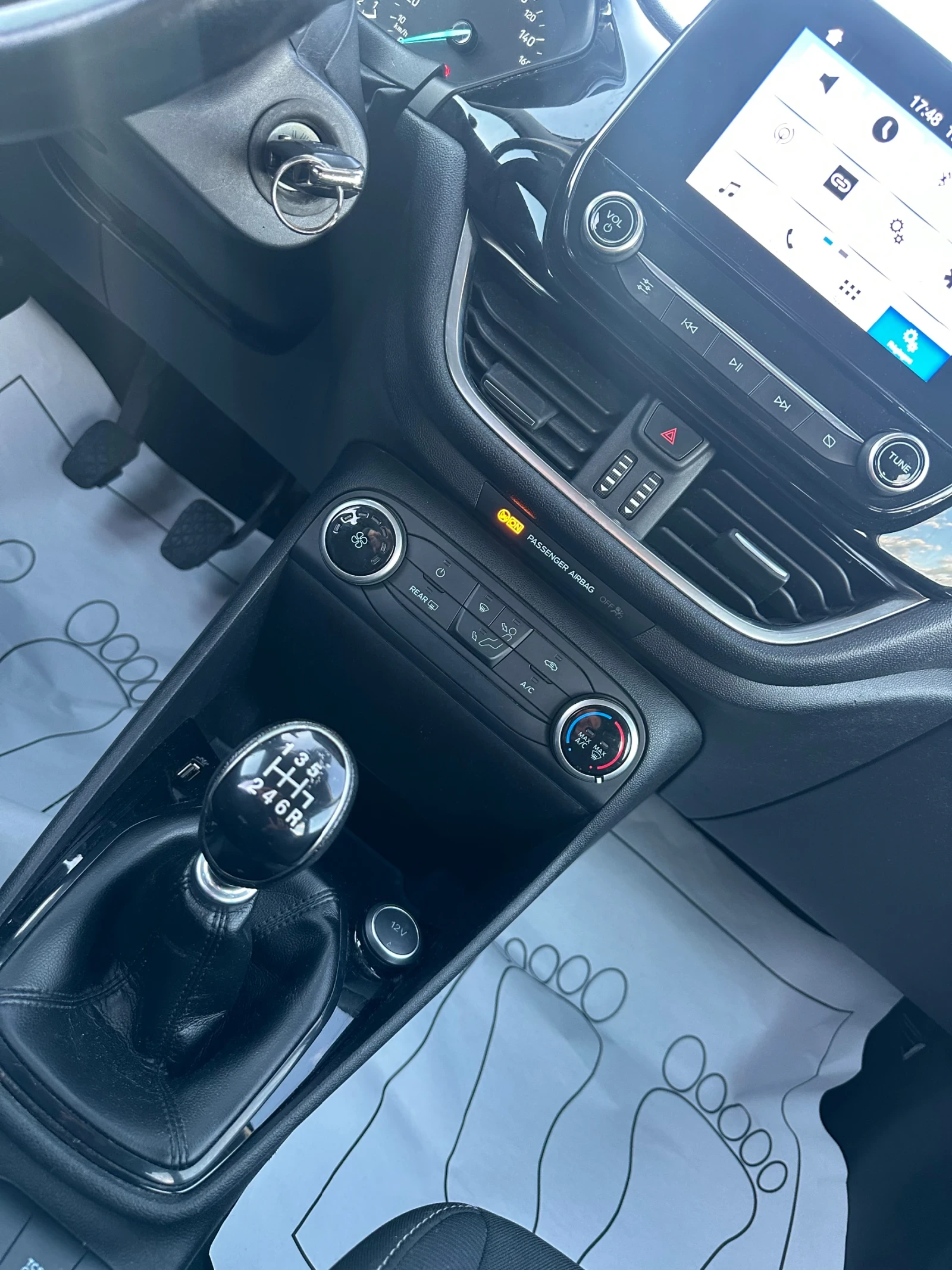 Ford Fiesta 1.5D 2017/11M 159000km EVRO6* KTEO OK * NAVIGATION, снимка 11 - Автомобили и джипове - 54441143