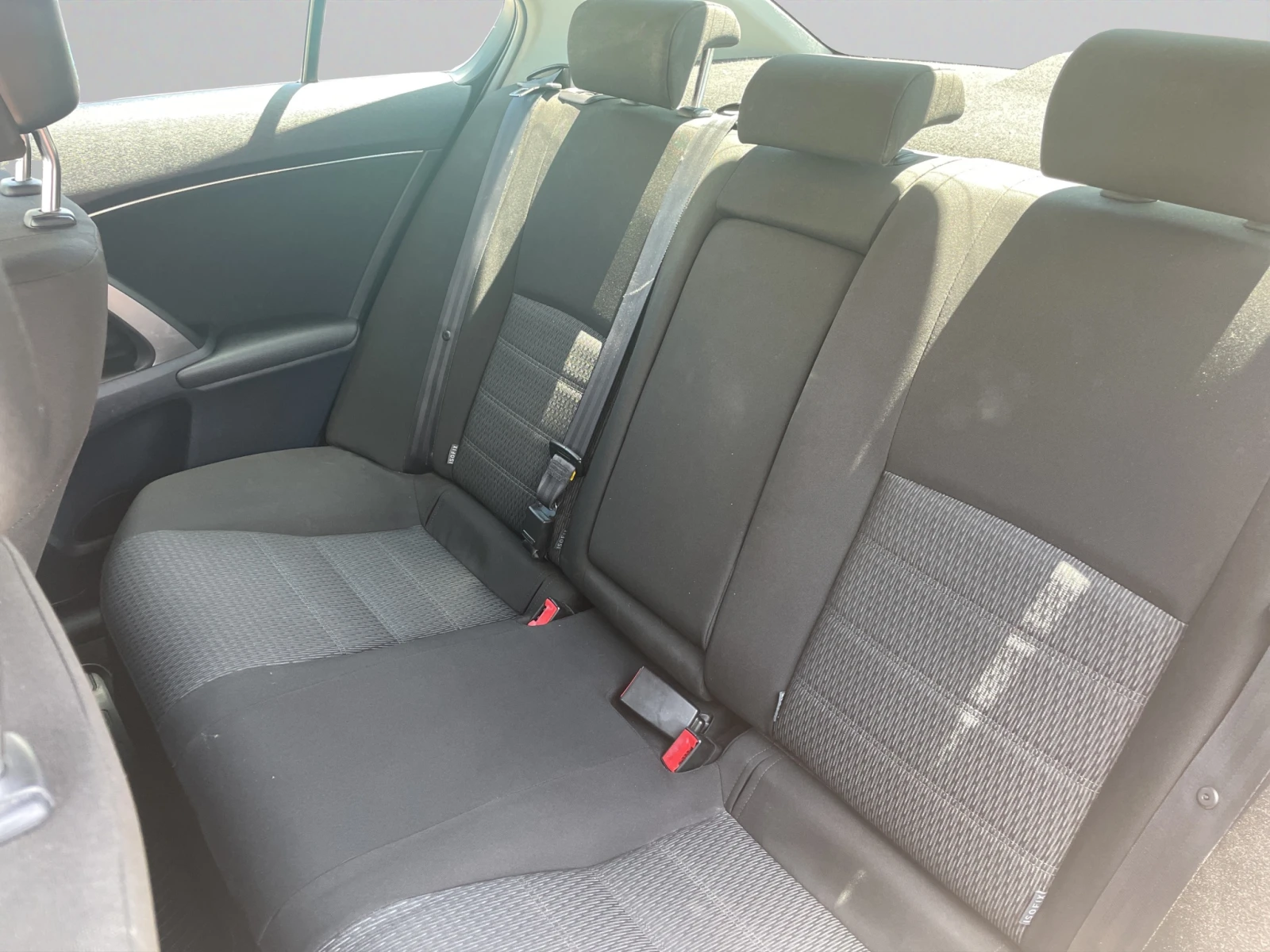 Toyota Avensis 1.8 petrol 147 hp MT6 EURO 5B, снимка 12 - Автомобили и джипове - 54828790