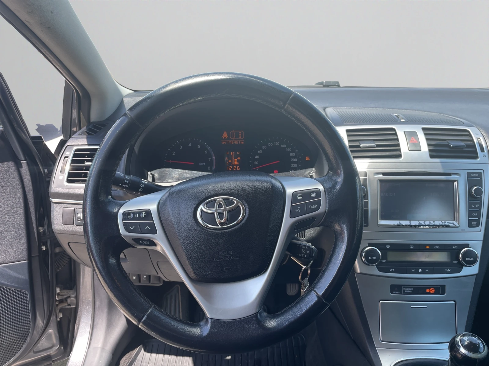 Toyota Avensis 1.8 petrol 147 hp MT6 EURO 5B, снимка 10 - Автомобили и джипове - 54828790