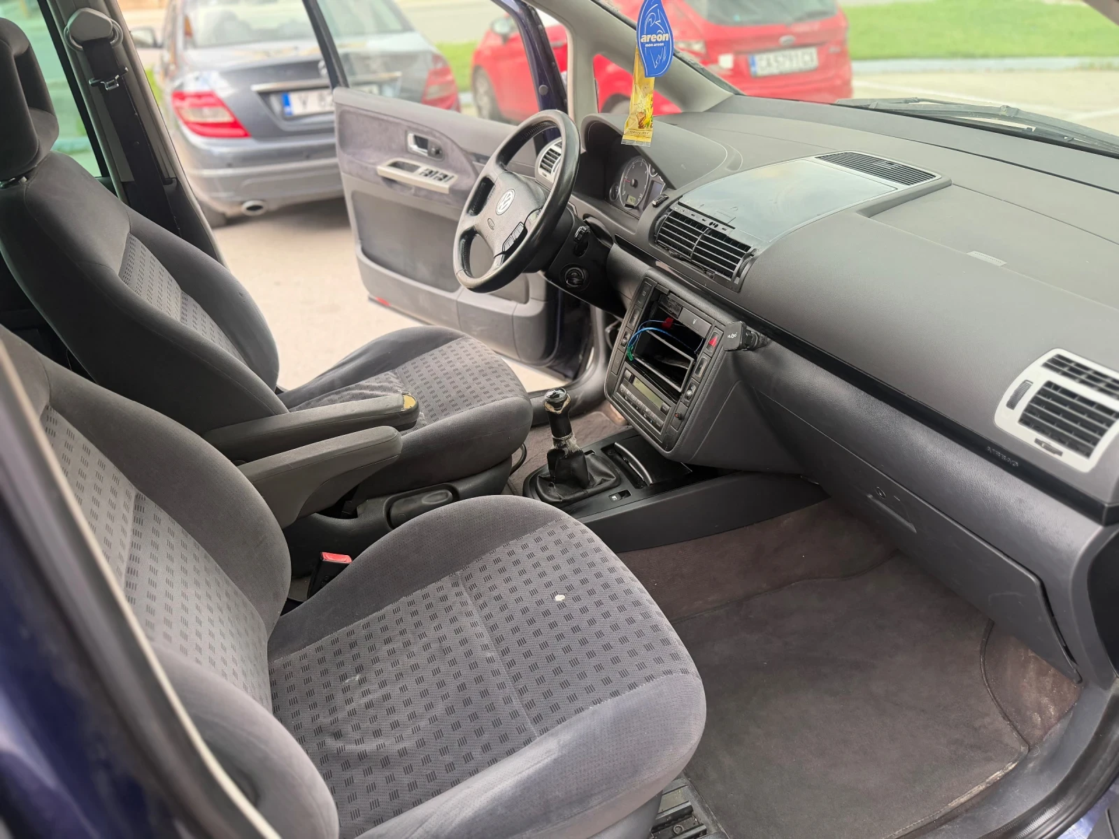 VW Sharan 1.9TDI 131, снимка 8 - Автомобили и джипове - 55267358