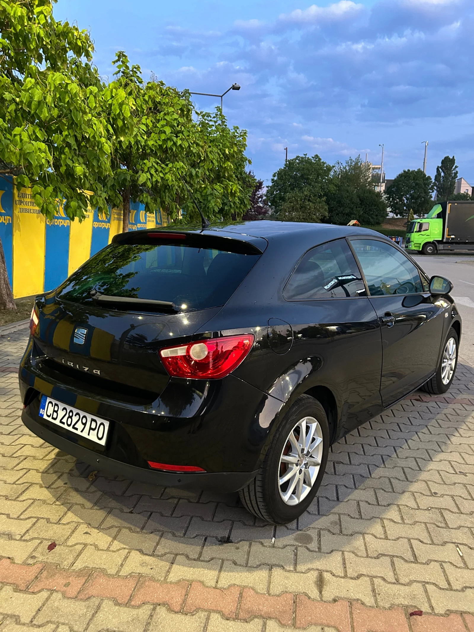 Seat Ibiza 1.4 бензин, снимка 7 - Автомобили и джипове - 55336471