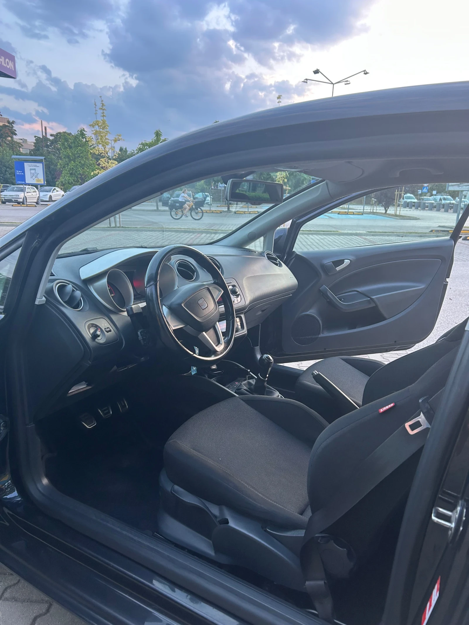 Seat Ibiza 1.4 бензин, снимка 9 - Автомобили и джипове - 55336471