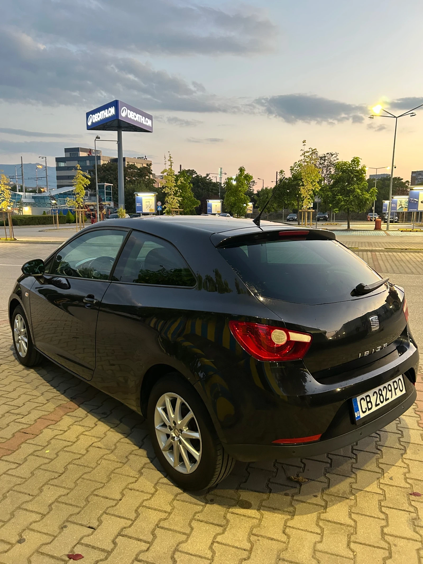 Seat Ibiza 1.4 бензин, снимка 8 - Автомобили и джипове - 55336471