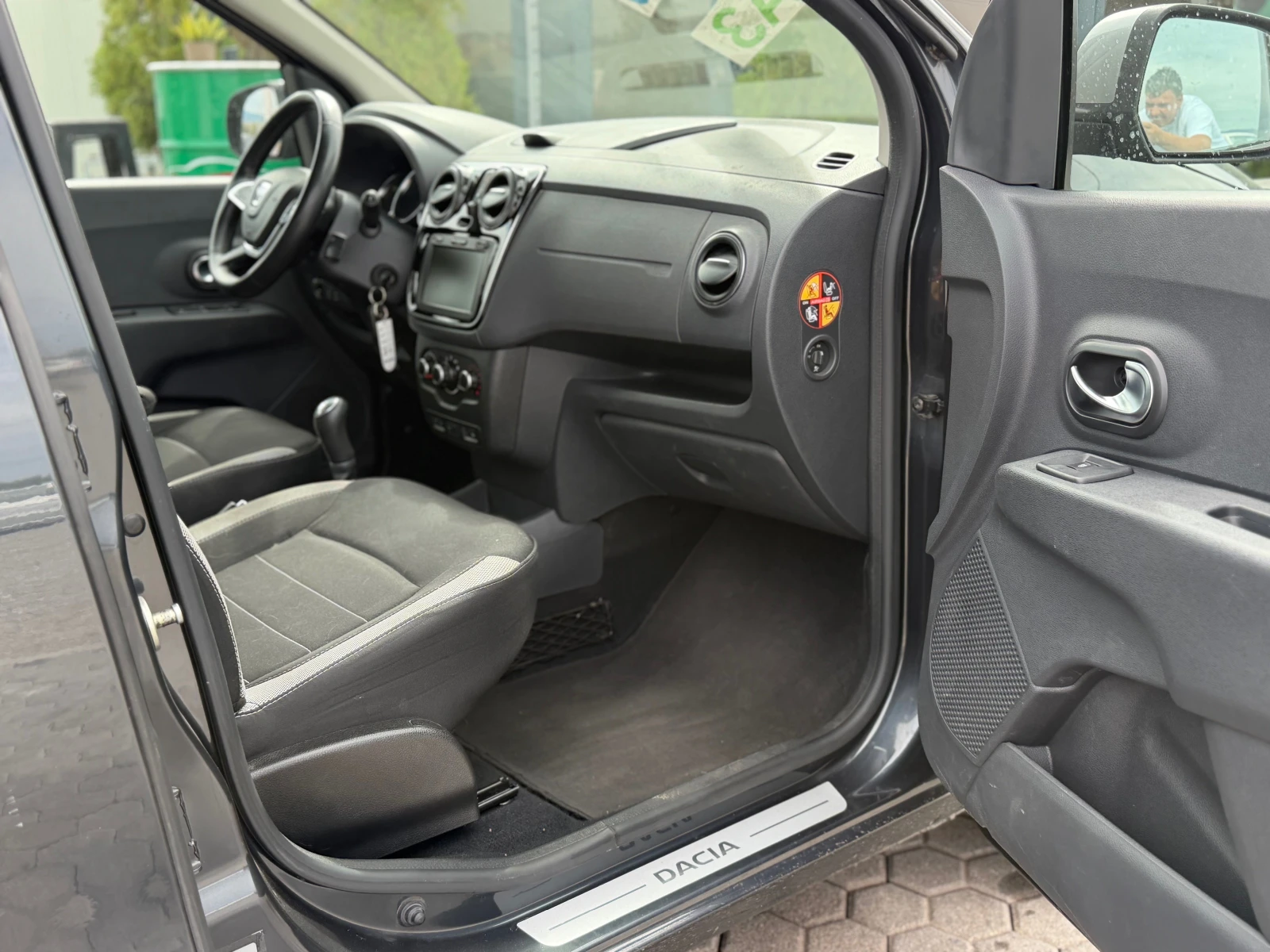 Dacia Lodgy * 1.6-109* ИТАЛИЯ* 7 МЕСТА* ГАЗ* NAVI* , снимка 12 - Автомобили и джипове - 56087980