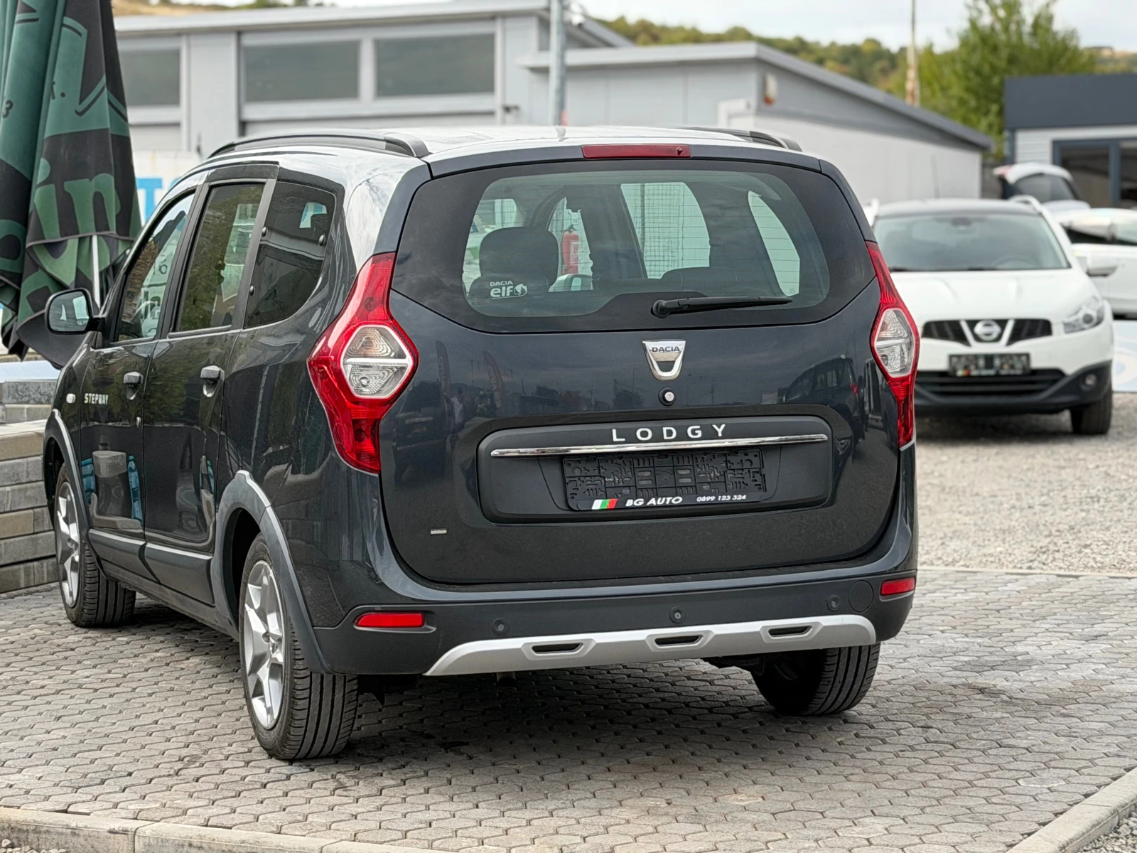 Dacia Lodgy * 1.6-109* ИТАЛИЯ* 7 МЕСТА* ГАЗ* NAVI* , снимка 6 - Автомобили и джипове - 56087980