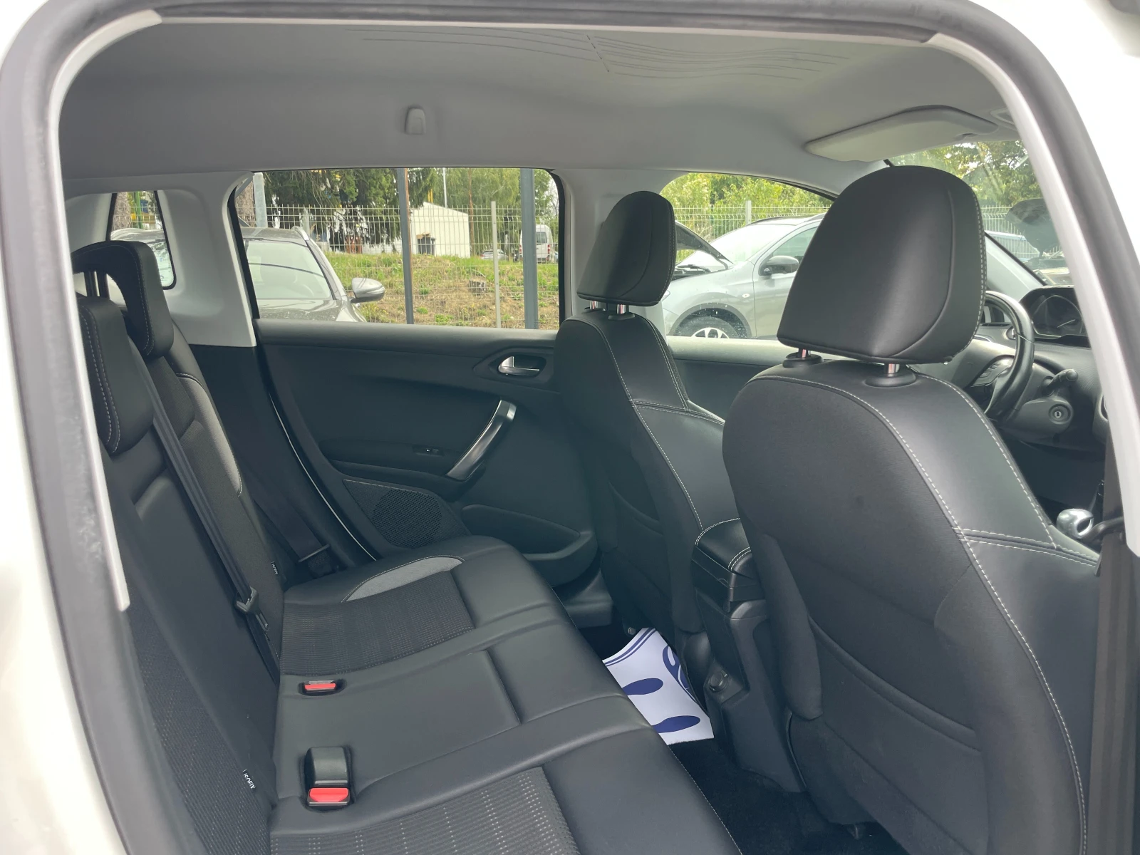 Peugeot 2008 /ALLURE 1, 6HDI/ВИДЕО КЪМ ОБЯВАТА, снимка 13 - Автомобили и джипове - 56273921