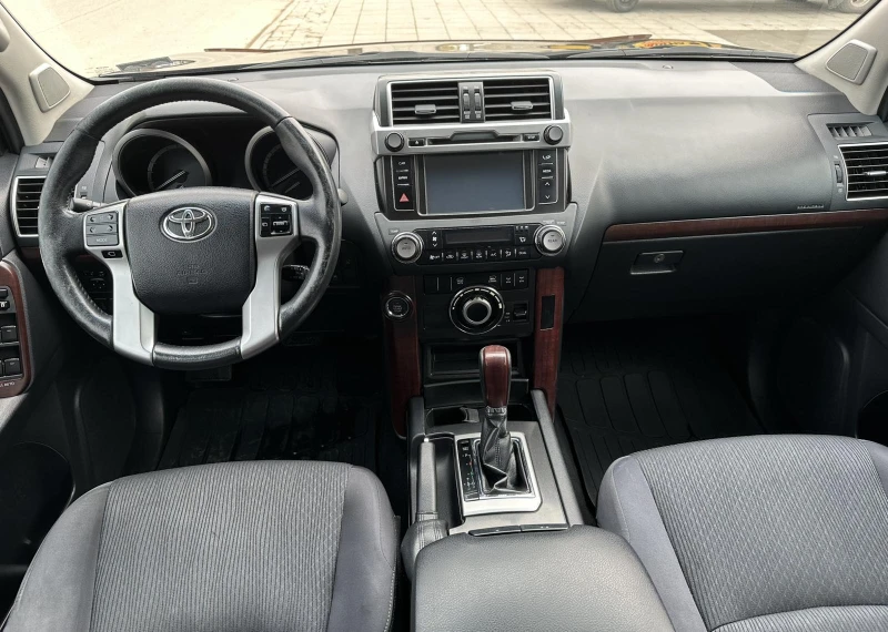 Toyota Land cruiser 2.8 D-4D, снимка 13 - Автомобили и джипове - 49371649